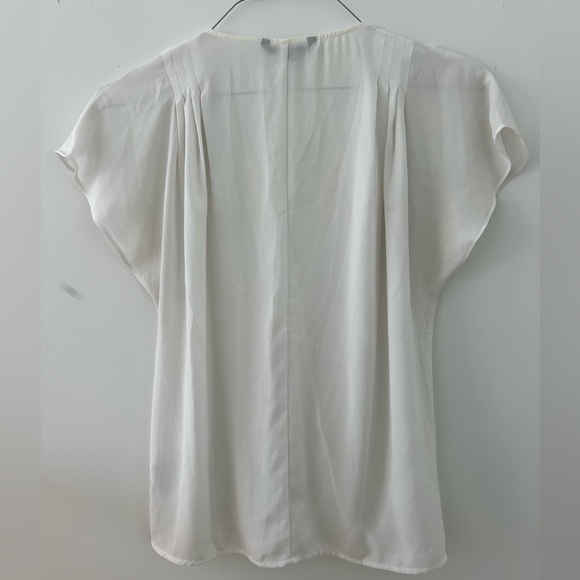 Banana Republic white sheer flowy short sleeve work blouse size medium - Picture 3 of 3